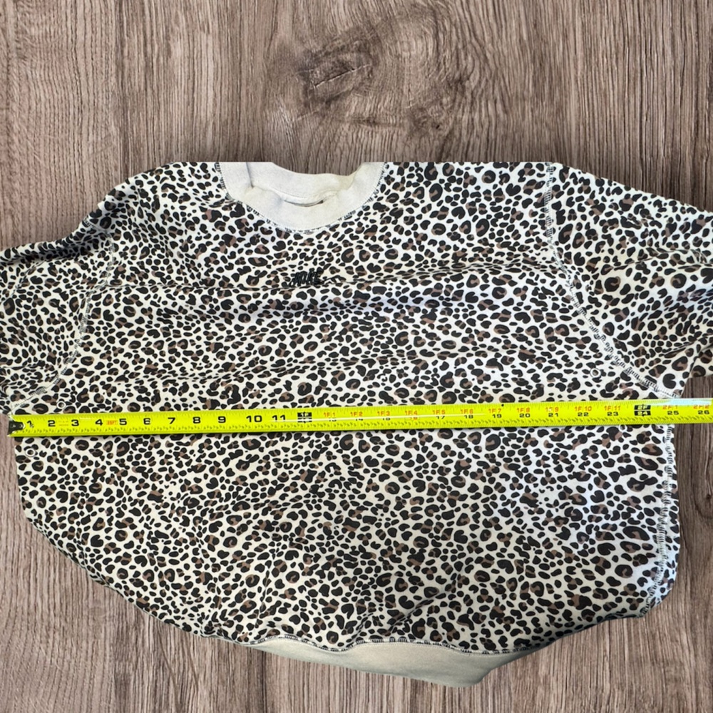 Nike Women's Sweatshirt Size M Leopard Print Pullover Center Swoosh Long Sleeve - Picture 6 of 7